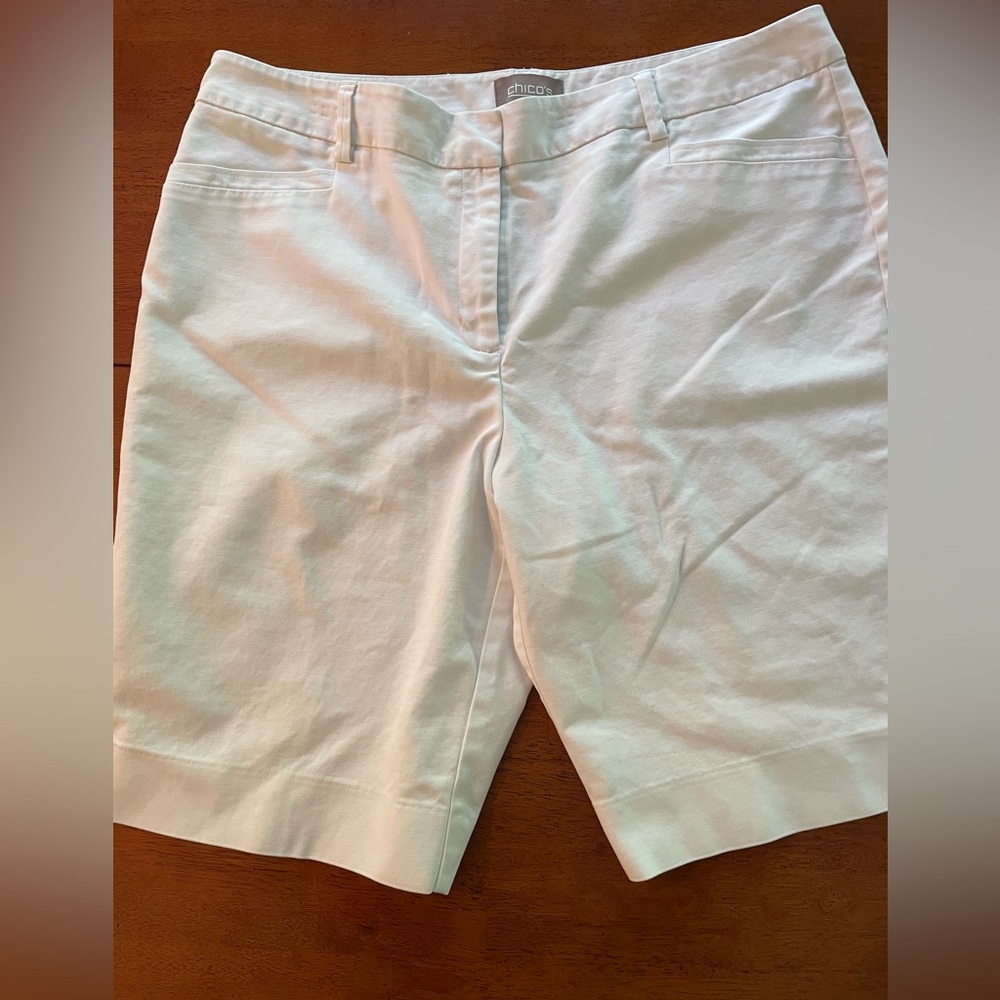 CHICO’S WHITE SHORTS 2.5 P.T.